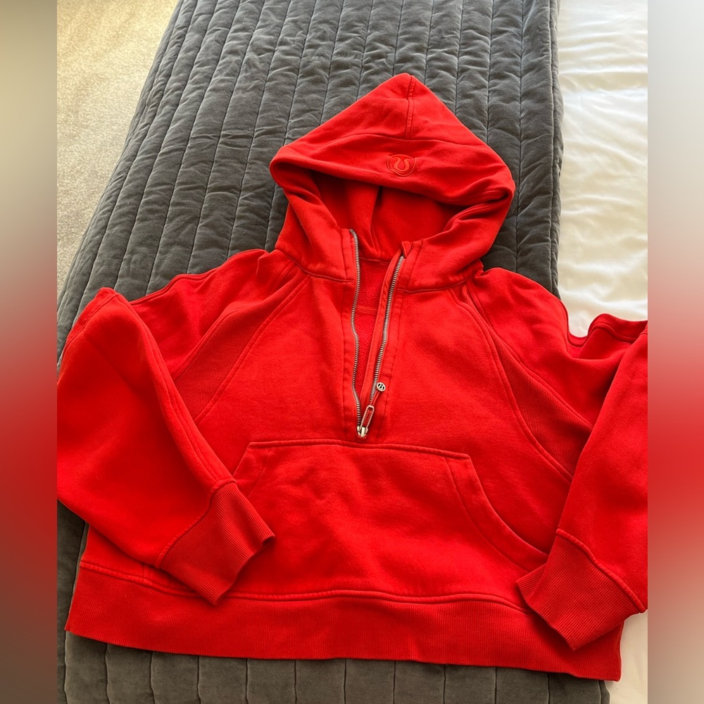 Red Lululemon cropped scuba